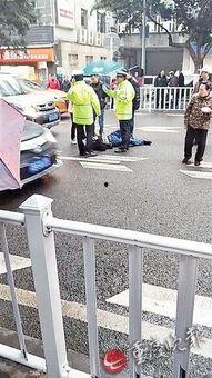 吃瓜爆料女生翻护栏,揭秘校园女生神秘爆料背后的真相