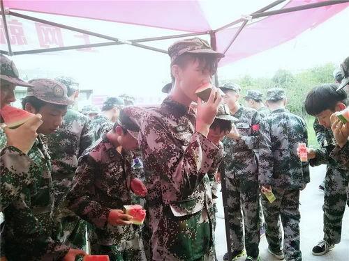 军训跳舞吃瓜爆料视频,揭秘幕后吃瓜爆料视频