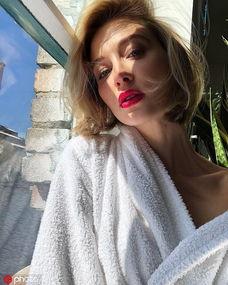 发布会女明星网红摆拍,时尚魅力尽展无遗