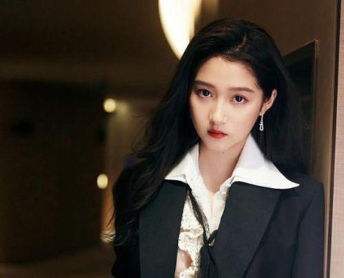 明星网红同框关晓彤图片,时尚风采尽显