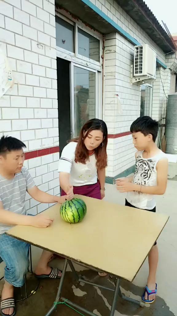 最新吃瓜爆料母亲与儿子,一场意外的情感纠葛揭秘