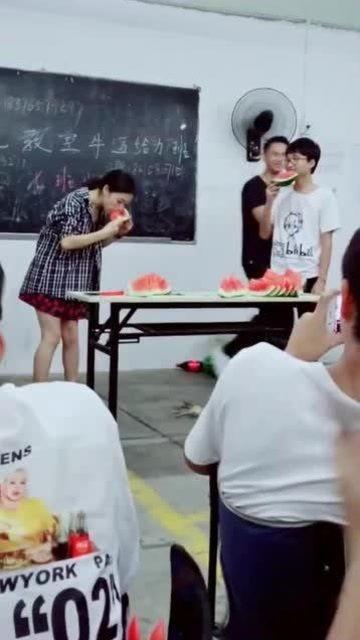 吃瓜爆料高中女教师