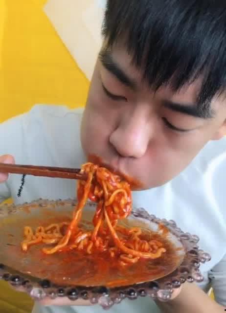 吃瓜爆料流水面小哥,揭秘娱乐圈幕后真相